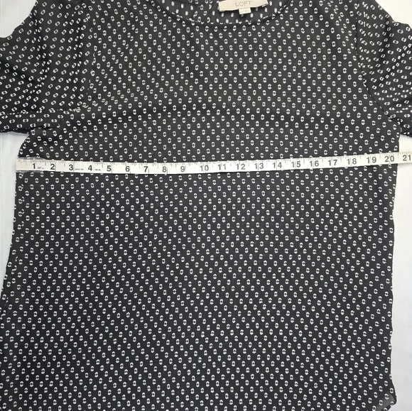LOFT Blouse Black White Raised Dot 3/4 Sleeve Ruffle Cuffs Officewear M - Picture 10 of 13